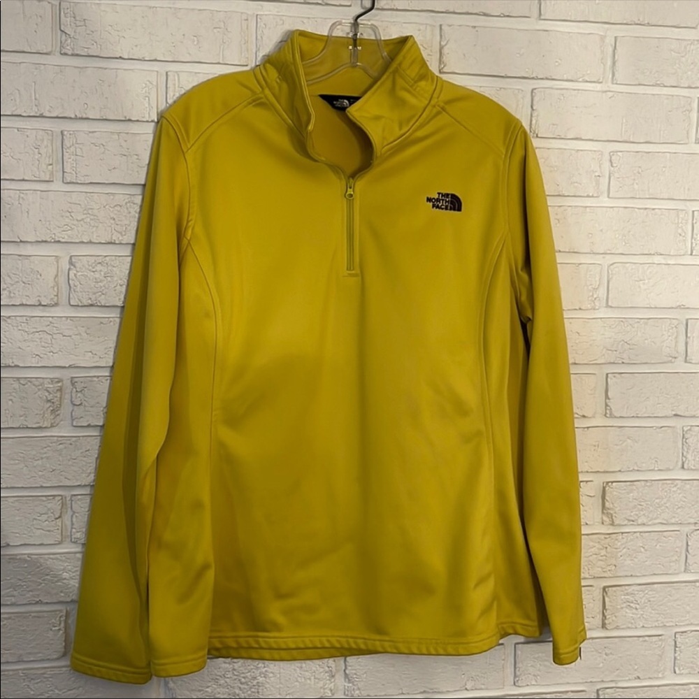 Women’s North Face pullover